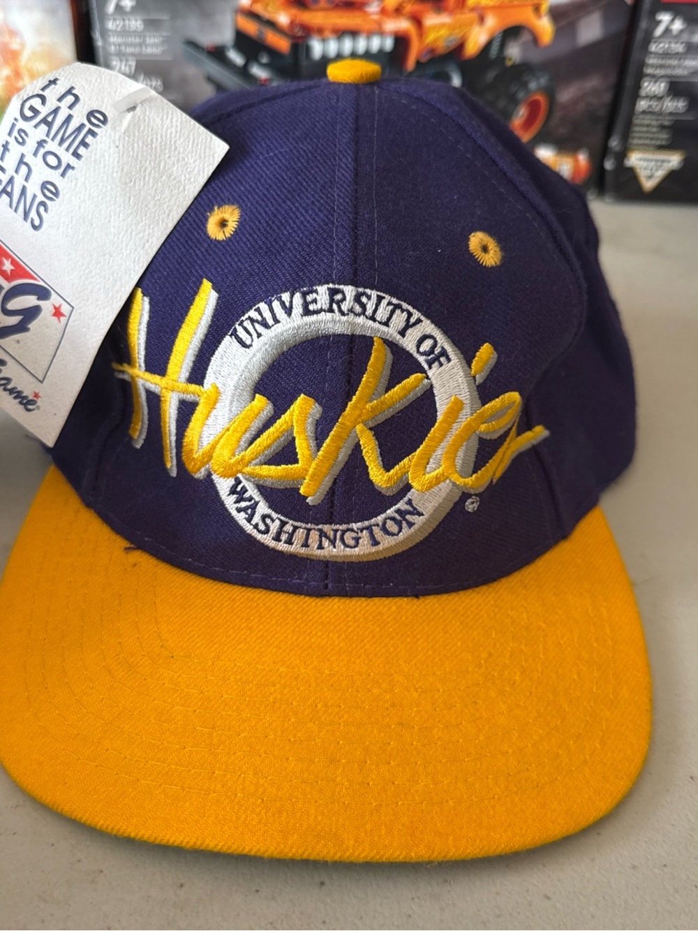 Vintage University of Washington Huskies Adjustable Snapback Hat nwt